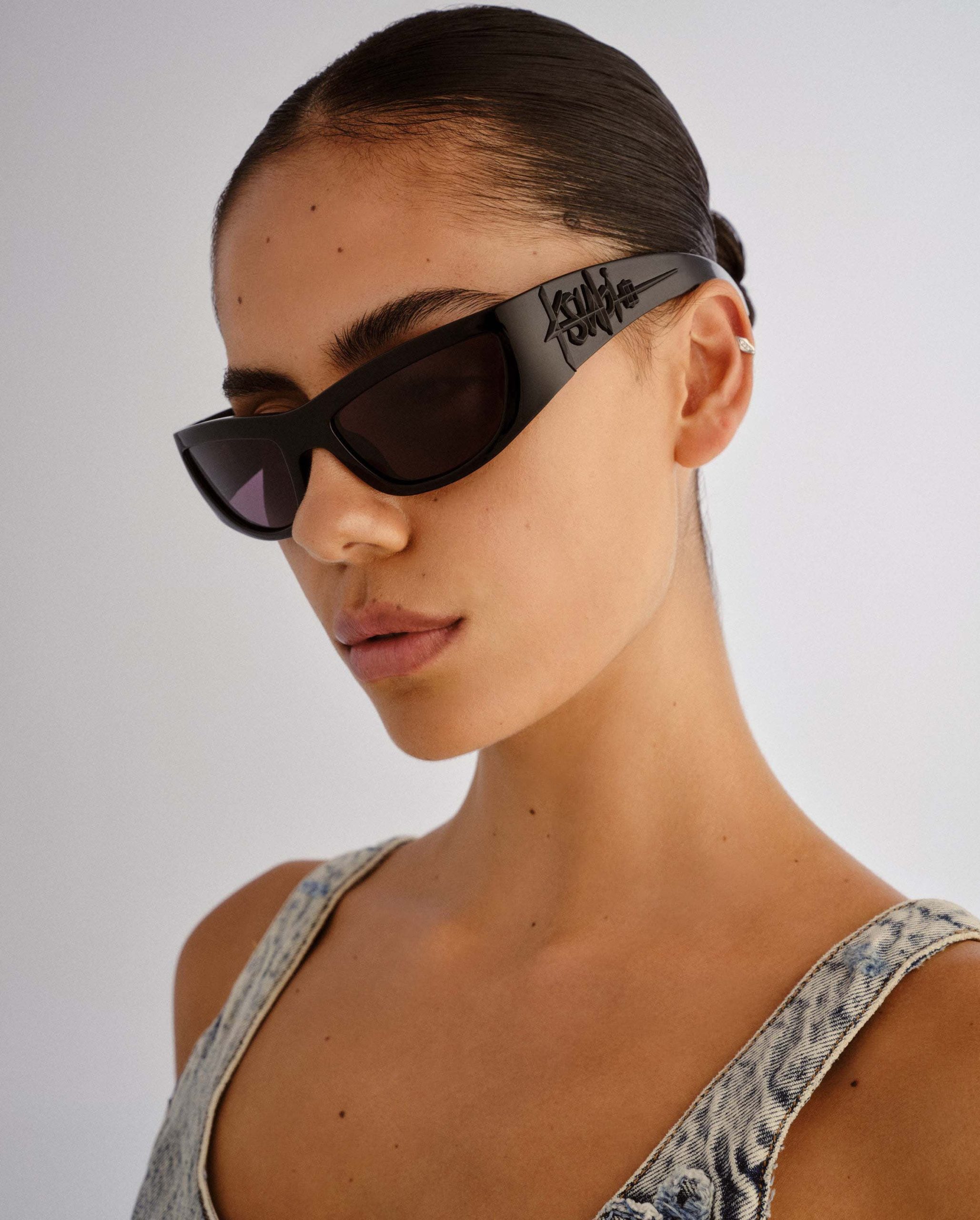 SLOANE SUNGLASSES BLACK - Image 2