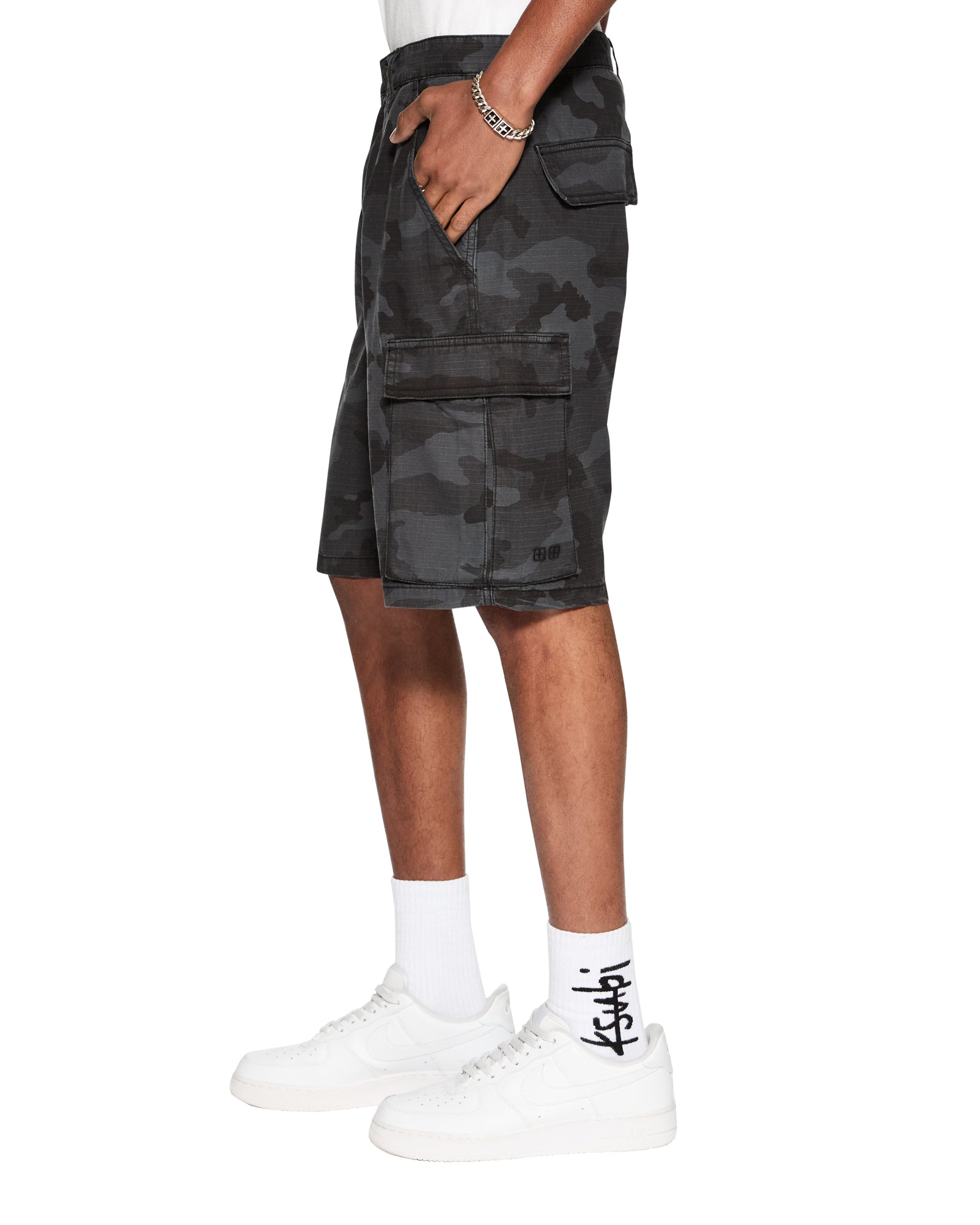 FUGITIVE CARGO SHORT BLACK CAMO - Image 4